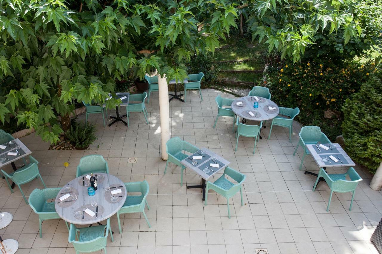 Le Lion D'Or Hotel Manzac-sur-Vern ภายนอก รูปภาพ