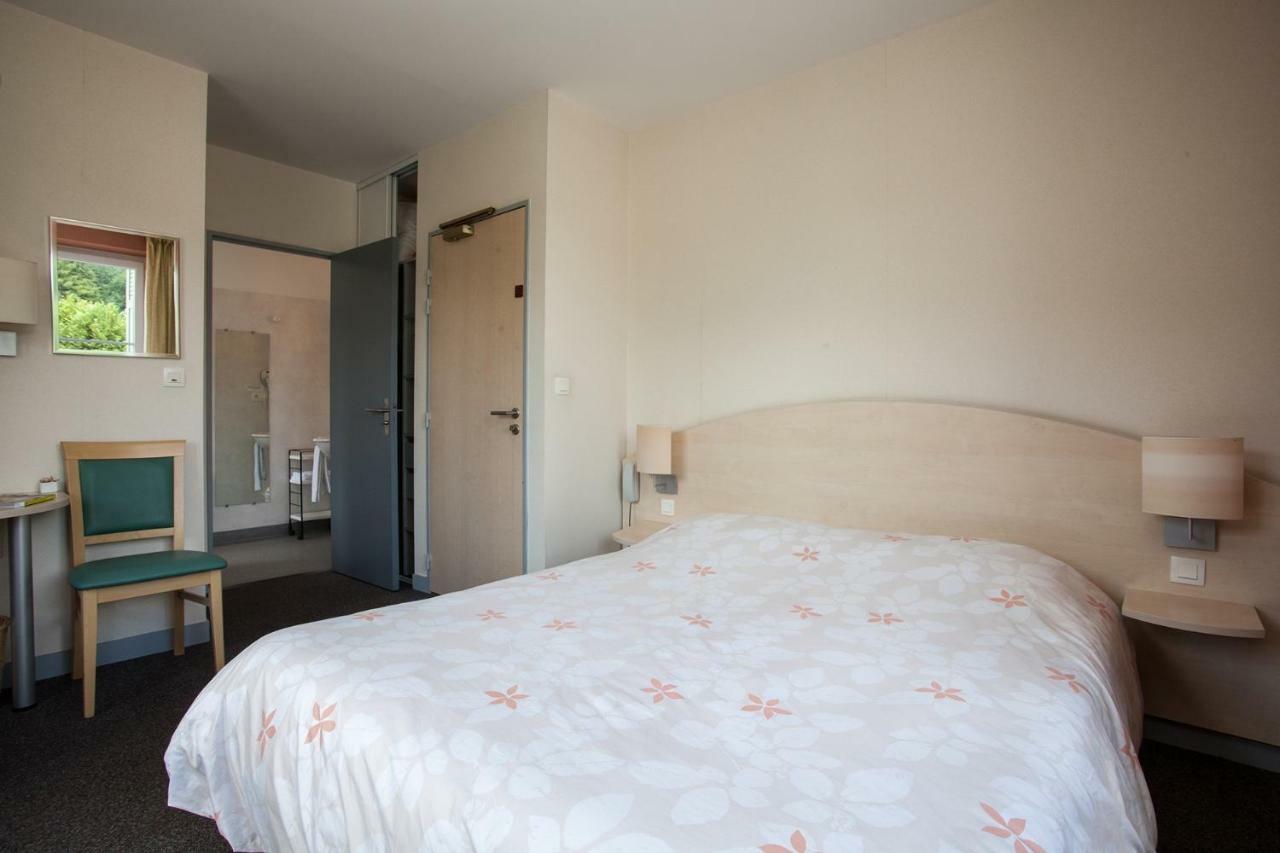 Le Lion D'Or Hotel Manzac-sur-Vern ภายนอก รูปภาพ