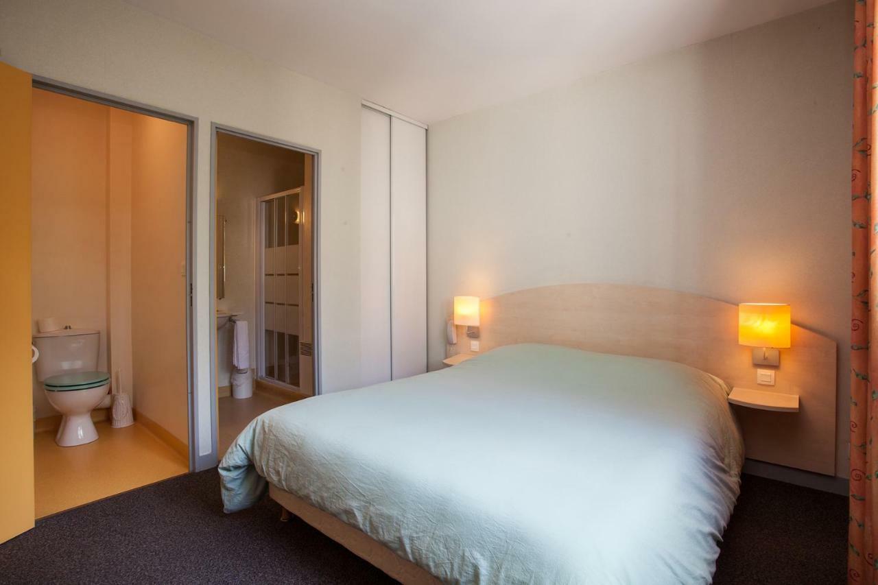 Le Lion D'Or Hotel Manzac-sur-Vern ภายนอก รูปภาพ
