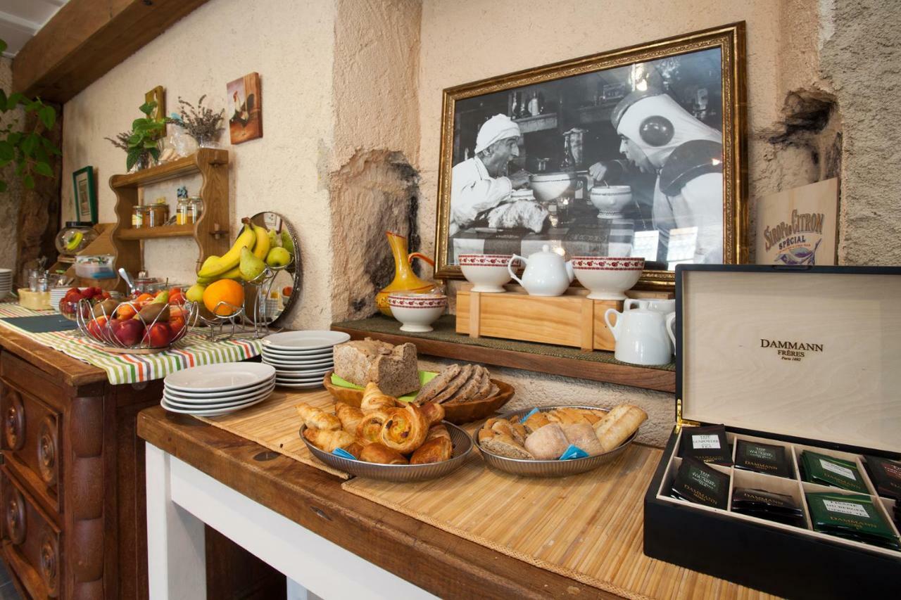 Le Lion D'Or Hotel Manzac-sur-Vern ภายนอก รูปภาพ